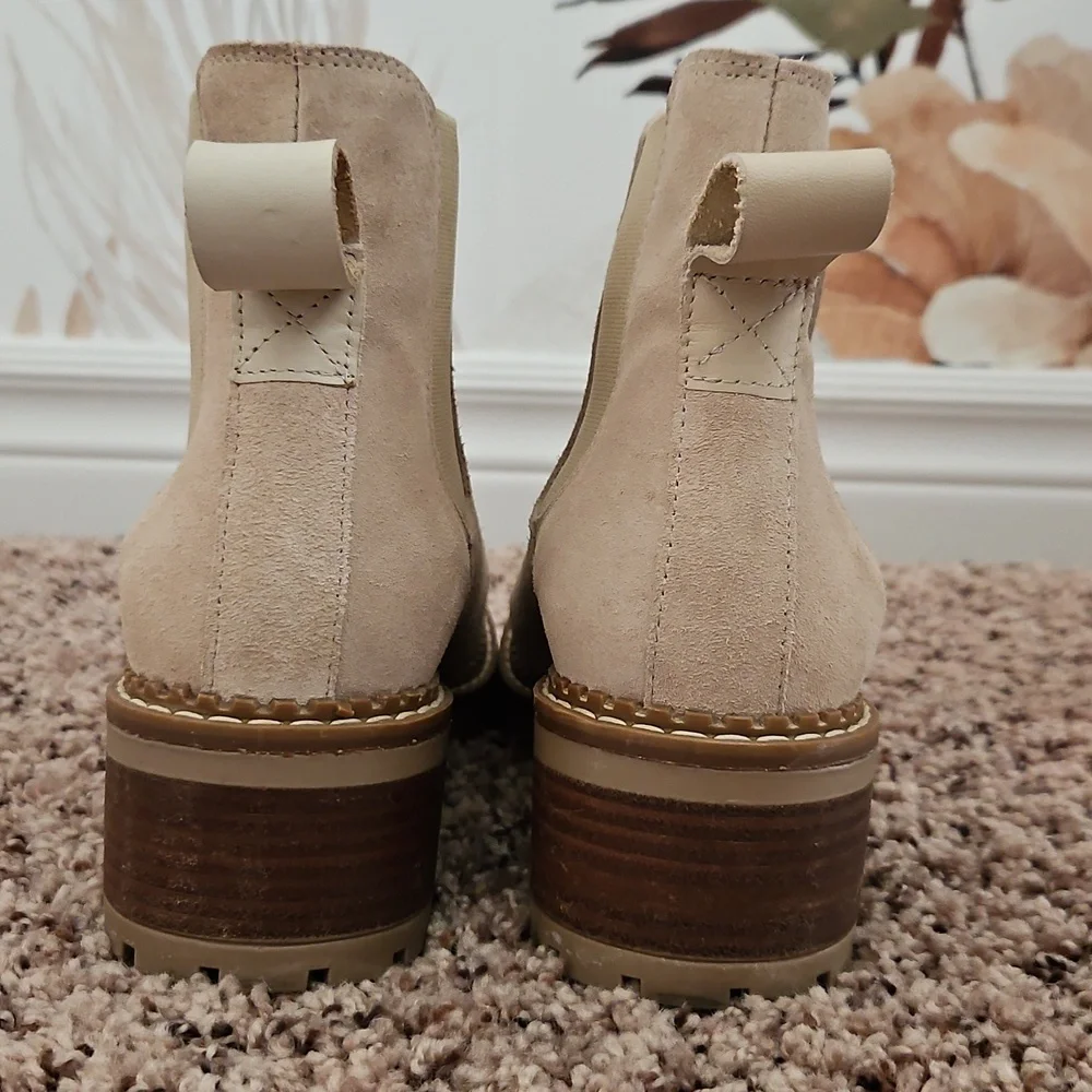 Bertuchi Cream Lug Sole Chelsea Boots, Suede, Euro Made, Sz. 38, US Women's 7.5 - Picture 4 of 6